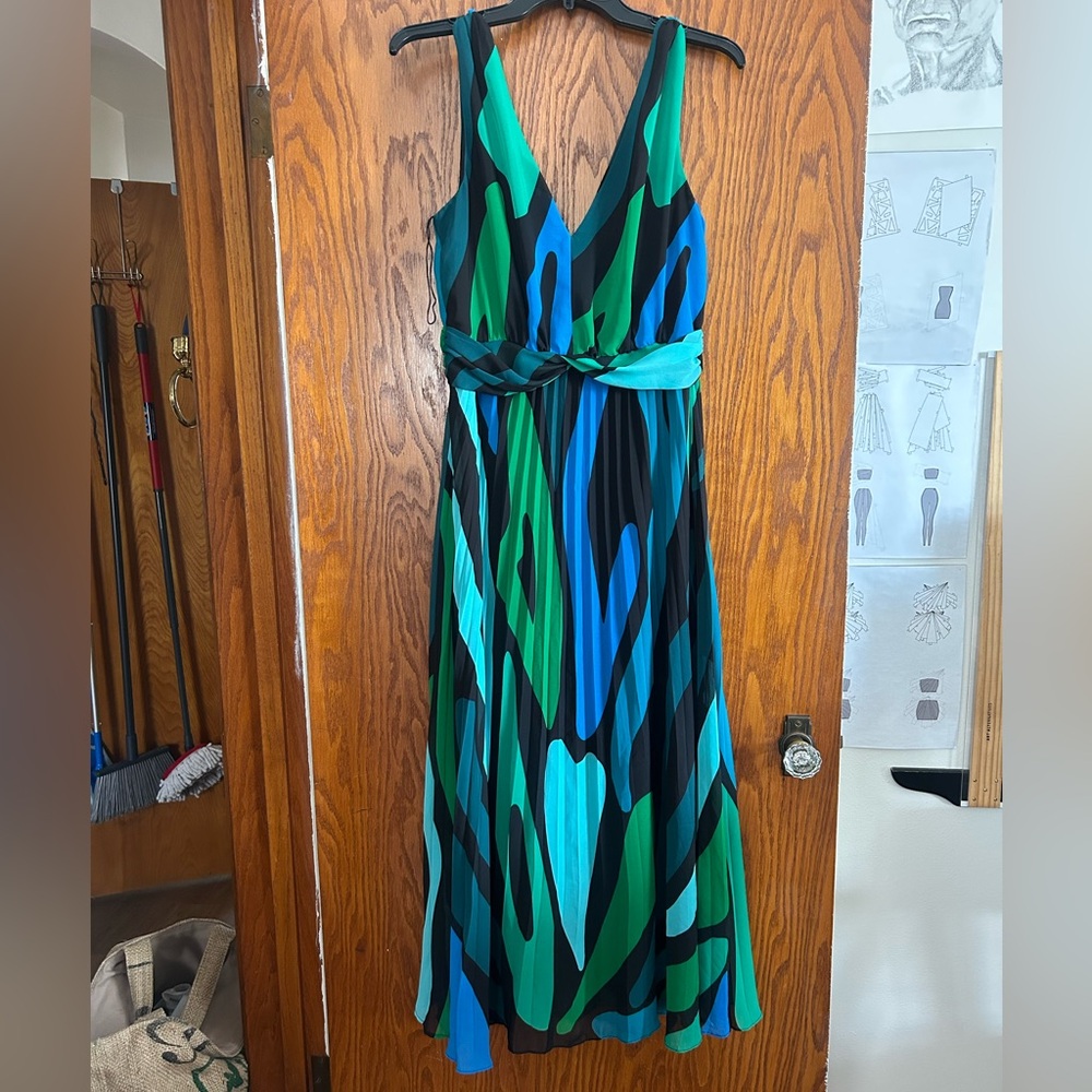 London Times Sleeveless V-Neck Maxi Dress in Blue & Green Abstract Print